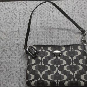 COACH CORNER ZIP WRISTLET